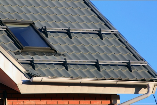 Снегозадержатель кровельный GRAND LINE RAL 3005 красное вино L 3000 мм D 40*20 мм в Иркутске